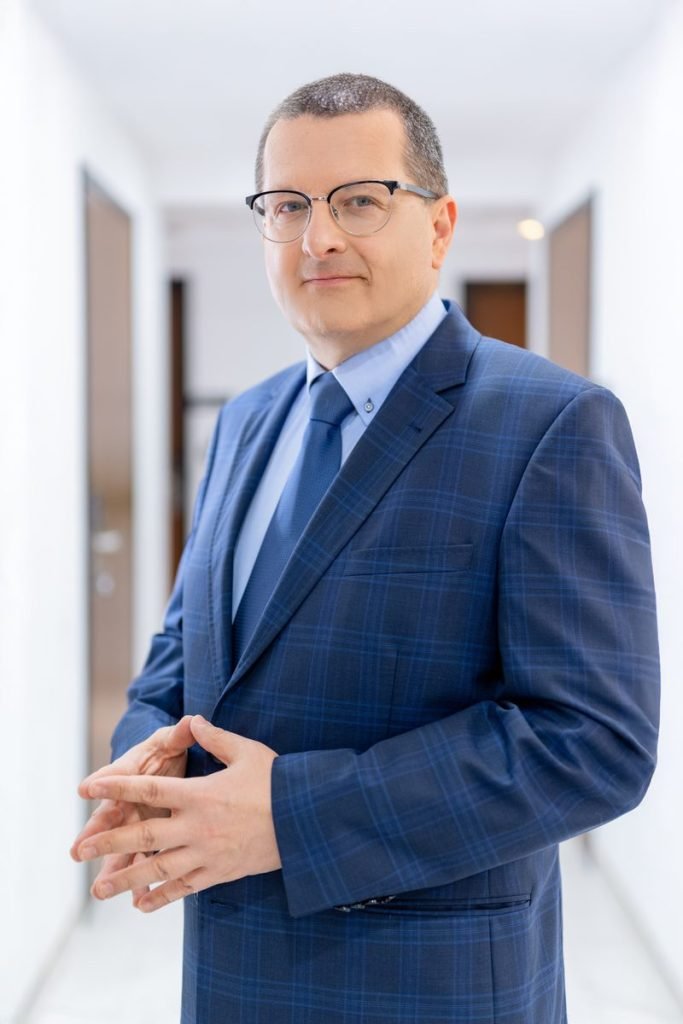 Marcin Piwecki, ekspert branżowy i wykładowca trychologii, współautor książki HAIR360
